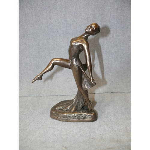 124 - A FINE ART BALLERINA FIGURINE BY GENESIS HEREDITES 'BALERINA' WITH ORIGINAL BOX