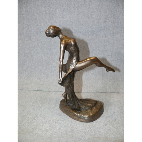 124 - A FINE ART BALLERINA FIGURINE BY GENESIS HEREDITES 'BALERINA' WITH ORIGINAL BOX