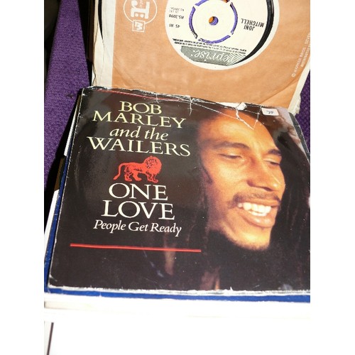 216 - A LARGE SELECTION OF SINGLE 45RPM RECORDS TO INCLUDE PAUL MCCARTNEY, CARLY SIMON, THE COMMODORES, MA... 