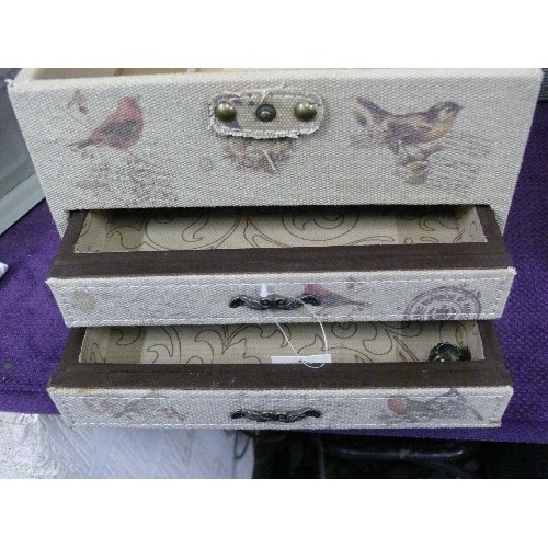 125 - A NEW LARGE JEWELLERY BOX WITH BIRD DESIGN