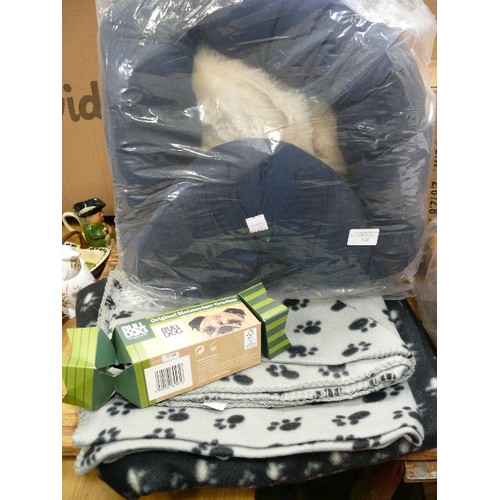 350 - A BLUE RING STYLE DOG BED BY SLEEPY PAWS, NEW IN PACKET PLUS TWO USED DOG BLANKETS AND A NEW MOISTER... 