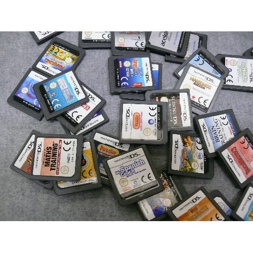 42 - 50 NINTENDO DS GAMES  PLUS NINTENDO GAMEBOY  MEF 10253680 WITH GAME