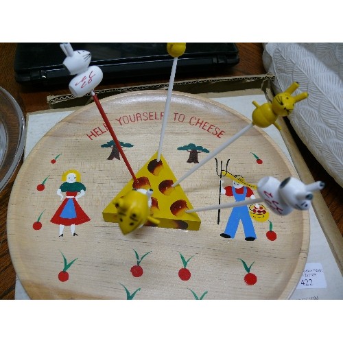 422 - HELP YOURSELF TO CHEESE -  WOODEN NOVELTY SERVING SET, NEW AND BOXED.