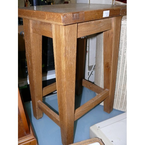 462 - SOLID OAK STOOL