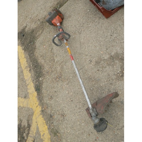 525 - PETROL STRIMMER