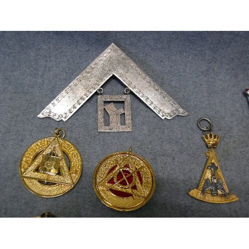 50 - 13 MASONIC JEWELS A GOOD MIX OF ALL SORTS INCLUDING A SOLID SILVER GILT PAST MASTERS ST ANDREW LODGE... 