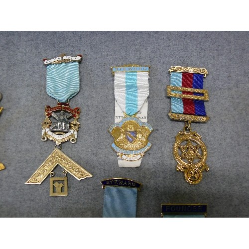 50 - 13 MASONIC JEWELS A GOOD MIX OF ALL SORTS INCLUDING A SOLID SILVER GILT PAST MASTERS ST ANDREW LODGE... 