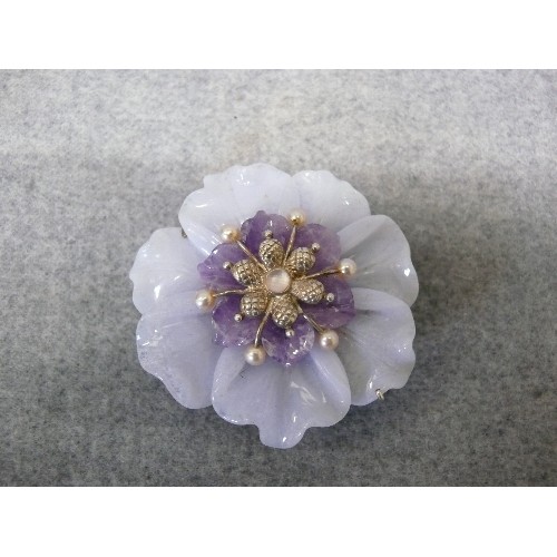 53 - A SOLID SILVER FOLDED GLASS FLOWER BROOCH AND PENDANT