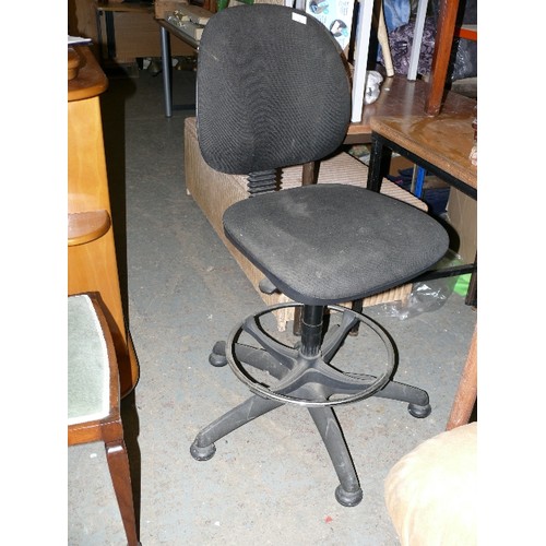 469 - BLACK AND CHROME SWIVEL CHAIR WITH FOOT REST