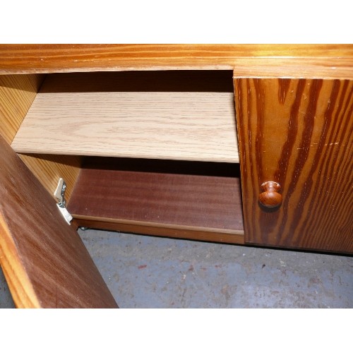 477 - WOOD EFFECT TV CABINET WITH 2 CUPBOARDS