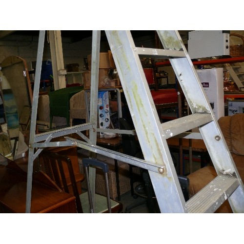 480 - ALUMINIUM SCAFFOLDING LADDER, 8 TREADS