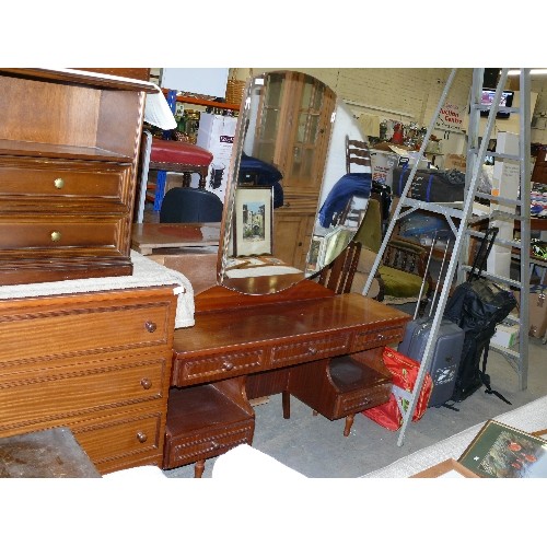 486 - STYLISH ART DECO INFLUENCED DRESSING TABLE WITH 5 NARROW DRAWERS, UNDERSHELVES AND A THREE PIECE ROU... 