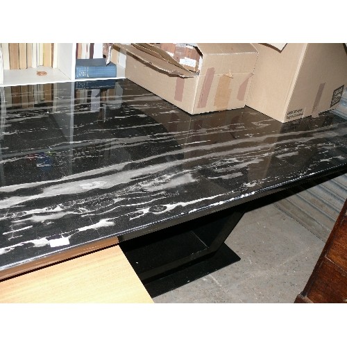 506 - STUNNING CONTEMPORARY MARBLE EFFECT TABLE IN RESIN (BLACK AND GREY) MEASURING 100CM X 1800CM