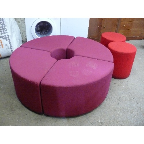 495A - RETRO PINK ROUND SEATING AREA (IN 4 PIECES) WITH 2 RED ROUND STOOLS