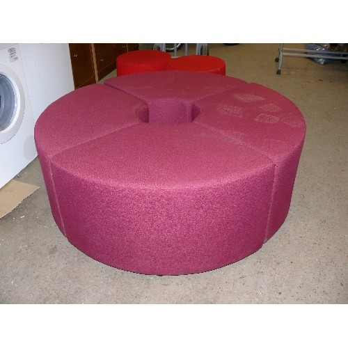 495A - RETRO PINK ROUND SEATING AREA (IN 4 PIECES) WITH 2 RED ROUND STOOLS