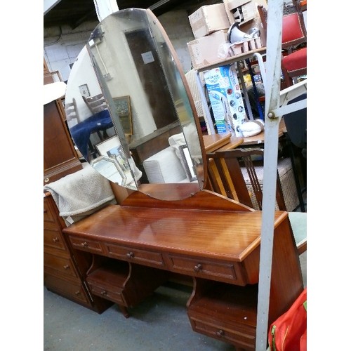 486 - STYLISH ART DECO INFLUENCED DRESSING TABLE WITH 5 NARROW DRAWERS, UNDERSHELVES AND A THREE PIECE ROU... 