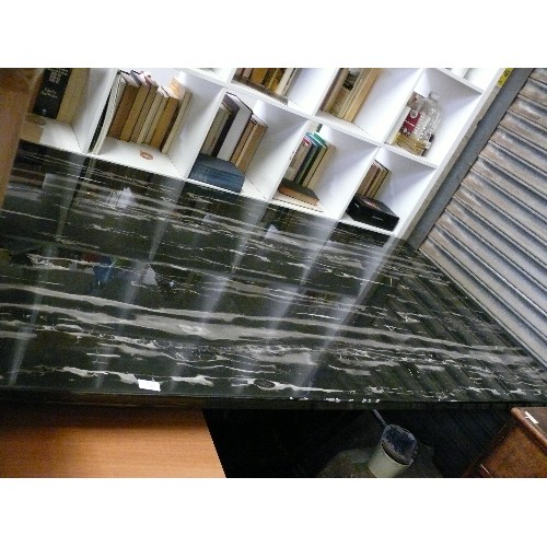 506 - STUNNING CONTEMPORARY MARBLE EFFECT TABLE IN RESIN (BLACK AND GREY) MEASURING 100CM X 1800CM