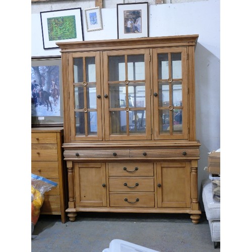 481 - LARGE DISPLAY CABINET DRESSER, FLOWER DETAIL, INTERNAL GLASS SHELVES TO THE TOP, 2 CUPBOARDS BELOW A... 