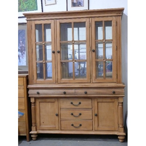 481 - LARGE DISPLAY CABINET DRESSER, FLOWER DETAIL, INTERNAL GLASS SHELVES TO THE TOP, 2 CUPBOARDS BELOW A... 