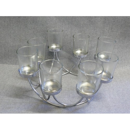 81 - A TEALIGHT HOLDER CENTRE PIECE WITH 8 GLASS TEALIGHT HOLDERS, NEW AND BOXED.