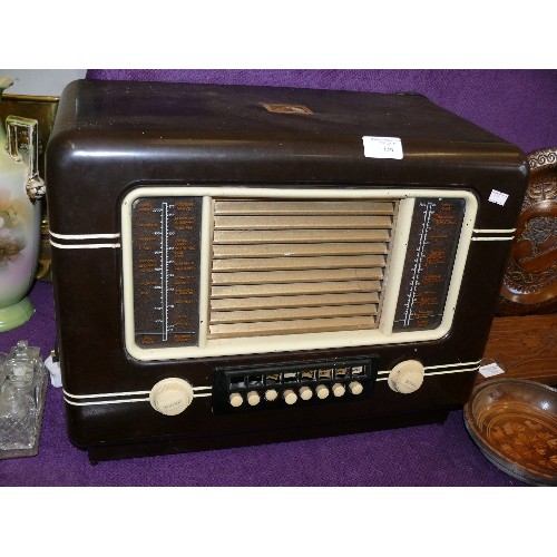 136 - A LARGE VINTAGE BAKELITE RADIO BY HIS MASTER'S VOICE