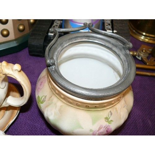 143 - A SELECTION OF VINTAGE ENGLISH CHINA TO INCLUDE TEAPOT, BISCUIT BARREL (NO LID), A VASE AND TRINKET ... 