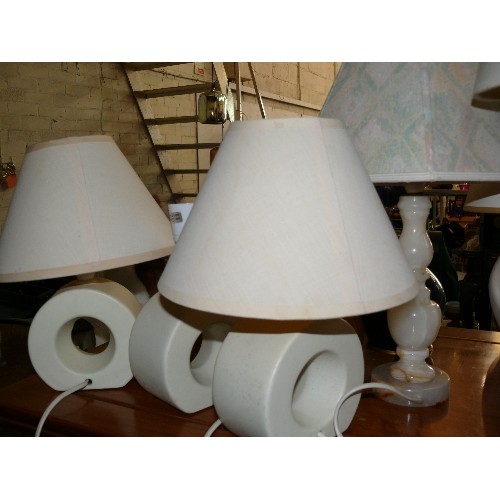 199 - A LARGE SEAGRASS FLOOR STANDING LAMP PLUS 6 VARIOUS TABLE LAMPS