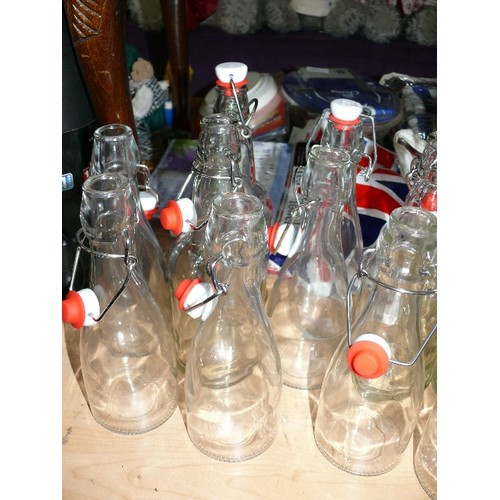 205 - A LARGE COLLECTION OF LIDDED GLASS STORAGE BOTTLES AND 5 VARIOUS LIDDED GLASS STORAGE JARS TO INCLUD... 