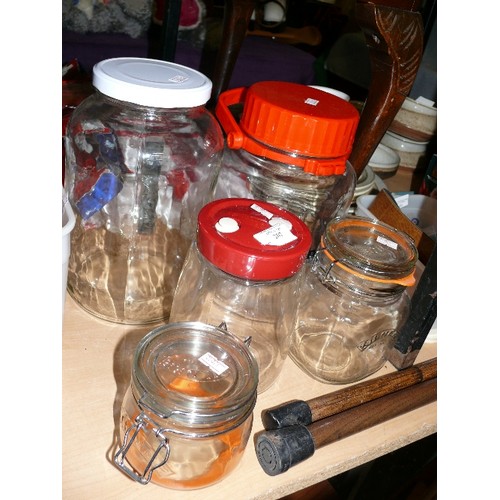 205 - A LARGE COLLECTION OF LIDDED GLASS STORAGE BOTTLES AND 5 VARIOUS LIDDED GLASS STORAGE JARS TO INCLUD... 