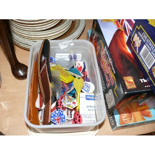 209 - A STACK OF GAMES TO INCLUDE DUNGEONS AND DRAGONS AND A TUB OF VARIOUS DARTS