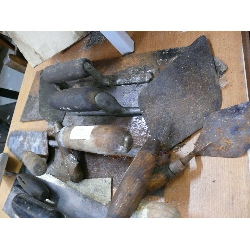 302 - 20 BRICKWORK TOOLS