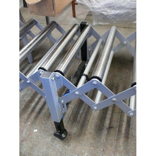 334 - AJ EXTENDING ROLLER CONVEYOR 800MM CLOSED/2.09M EXTENDED, HEIGHT ADJUSTABLE AS NEW (RETAIL £598)