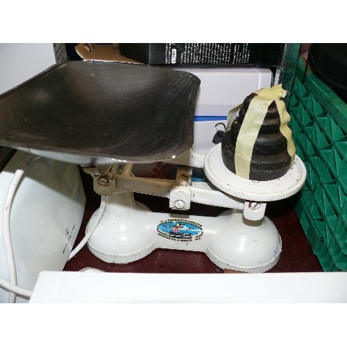 232 - A MIXED LOT TO INCLUDE A ROYAL DOULTON TOASTER, SET OF CAST IRON SCALES AND WEIGHTS, ROYAL WORCESTER... 