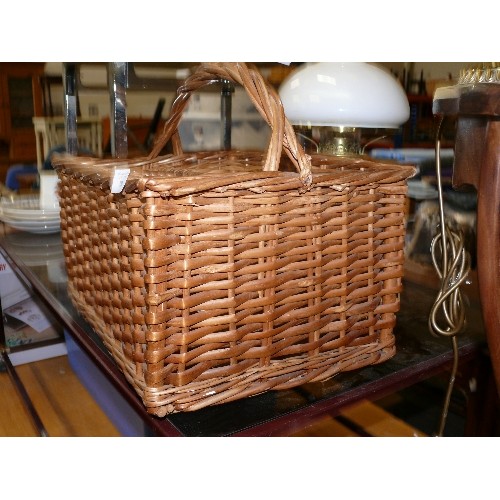 270 - A LARGE GOOD QUALITY WICKER BASKET