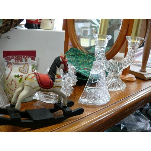 337 - A SELECTION OF CRYSTAL CHRISTMAS CANDLE HOLDERS, CANDLES AND WREATHS