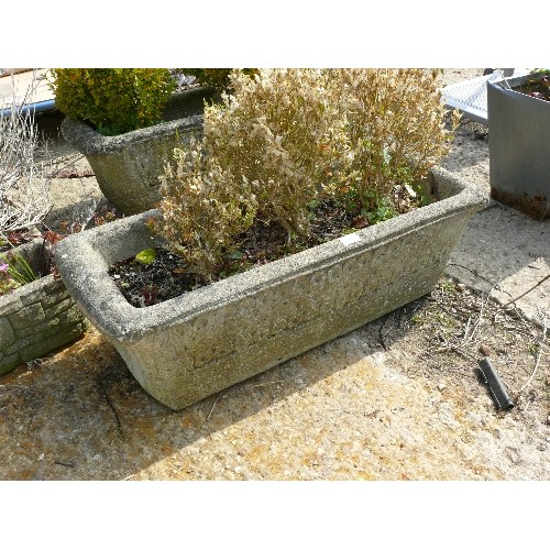 401 - A LARGE RECTANGULAR CONCRETE PLANTER