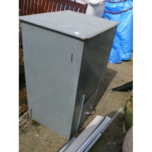 413 - A LARGE GALVANISED STORAGE BOX