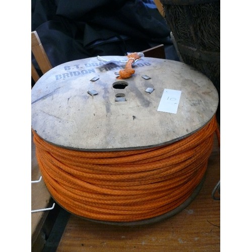 310 - LARGE REEL OF ORANGE 10MM ROPE