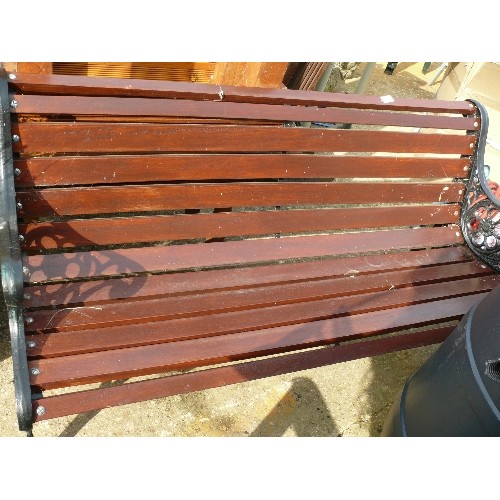 416 - A WOODEN GARDEN BENCH WITH CAST IRON ENDS