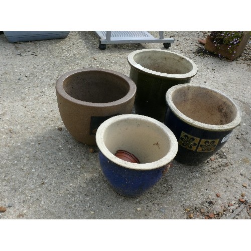 423 - 4 ROUND DECORATIVE SALT GLAZED POTS