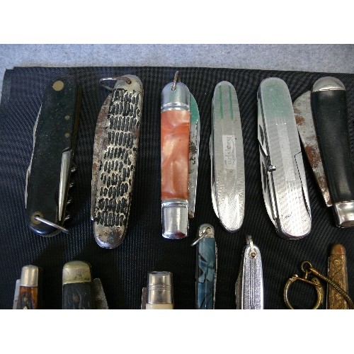 28 - A LARGE COLLECTION OF PEN KNIVES, MANY DIFFERENT TYPES