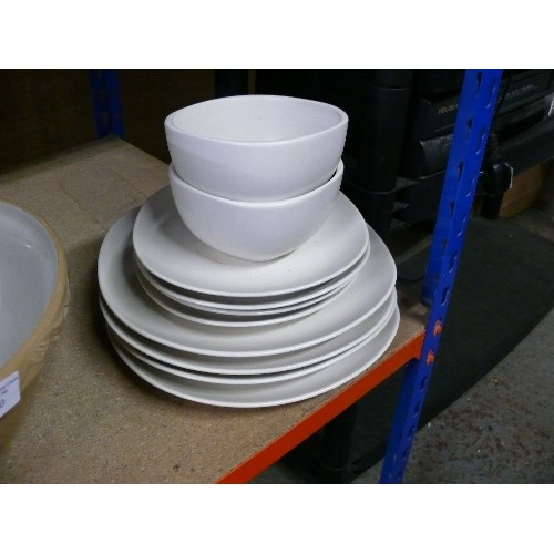 360 - PART RAYWARE DINNER SET AND A LARGE FARMHOUSE BOWL