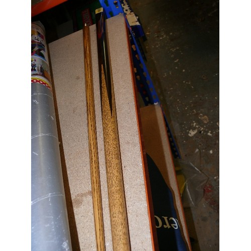 376 - SNOOKER CUE, LEWIS & WILSON, IN A CASE