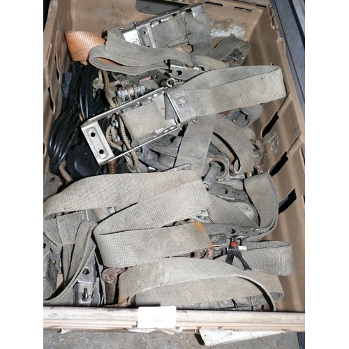 485 - A LARGE QUANTITY OF TIE DOWN RATCHET STRAPS AND MINI BLOCK AND TACKLE