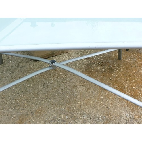 430A - LARGE METAL FRAMED GARDEN TABLE WITH OPAQUE GLASS TOP AND PARASOL HOLE