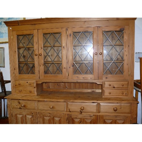 453 - STUNNING LARGE PINE FARMHOUSE DRESSER, 4 CUPBOARDS AND 4 DRAWERS, THE TOP HAS 4 CUPBOARDS WITH LEADE... 