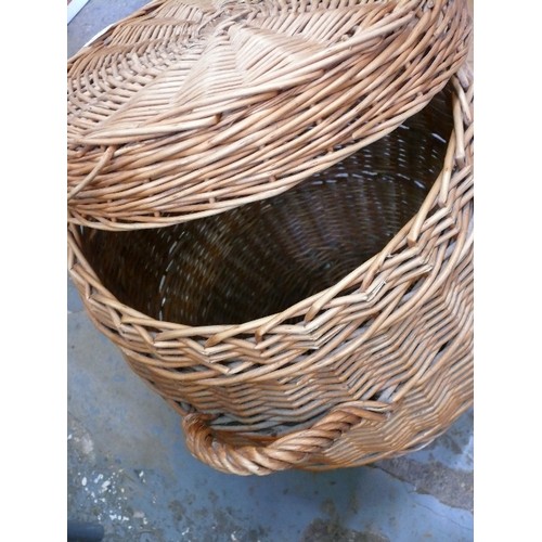 274A - WICKER ALADDIN LAUNDRY BIN WITH LID