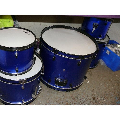 482 - 5 GEAR 4 MUSIC DRUM SET