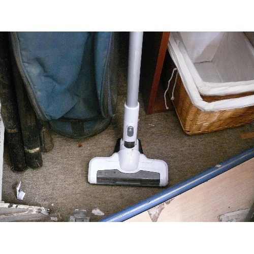 491 - BUSH  CORDLESS LIGHTWEIGHT VACUUM WITH CHARGER AND WALL HANGING BRACKET