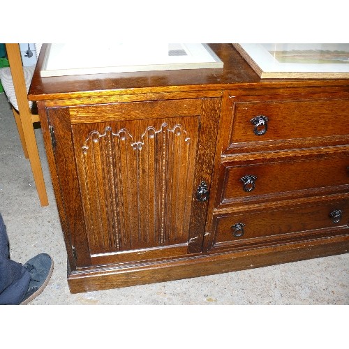 438A - OAK SIDEBOARD, 3 CENTRAL DRAWERS, 2 LINENFOLD CUPBOARDS